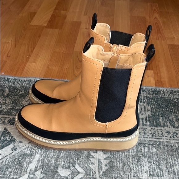 Universal Thread women’s Tan and Black Cambria Boots size 7.5 - Picture 2 of 11